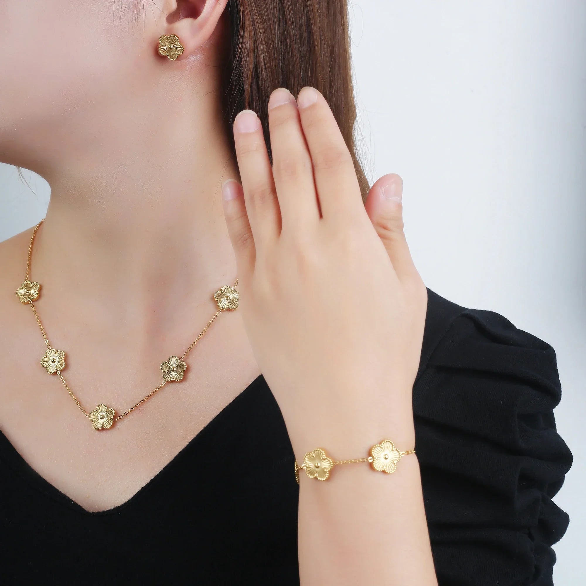 Classic Stainless Steel Hot Selling Golden Clover Adjustable Bracelet Luxury Five Leaf Flower Bracelet Jewelry For Women Gift Luxlife Brands