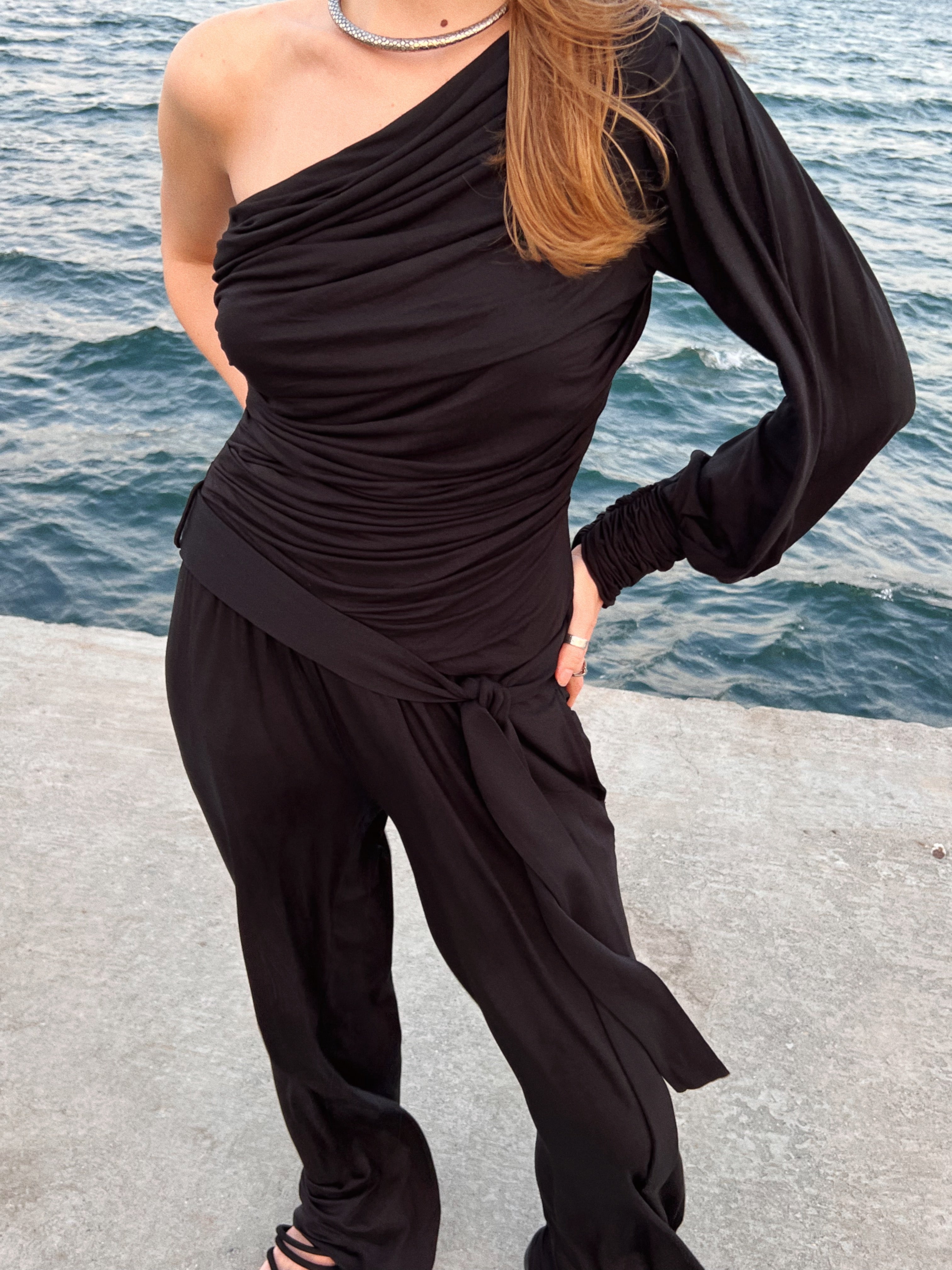 Black Knit 2-Piece Set With An Asymmetrical One-Sleeve Blouse And Palazzo Pants ETNA