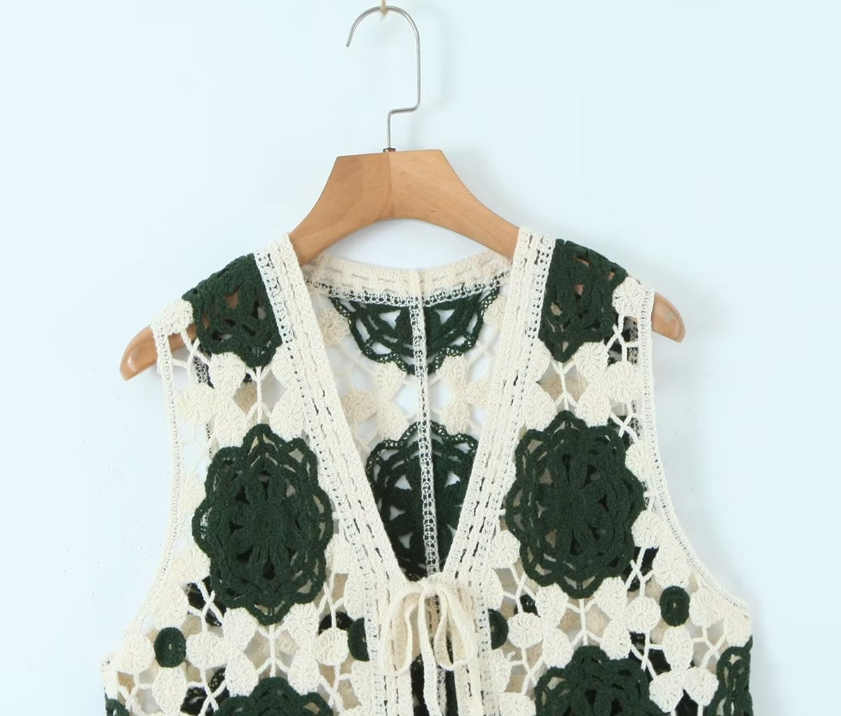 Spring Arrival Contrast Color Crocheted Top Comfort Casual Women Clothing Hong Kong Retro Hollow Out Cutout Design Vest Bella Mia