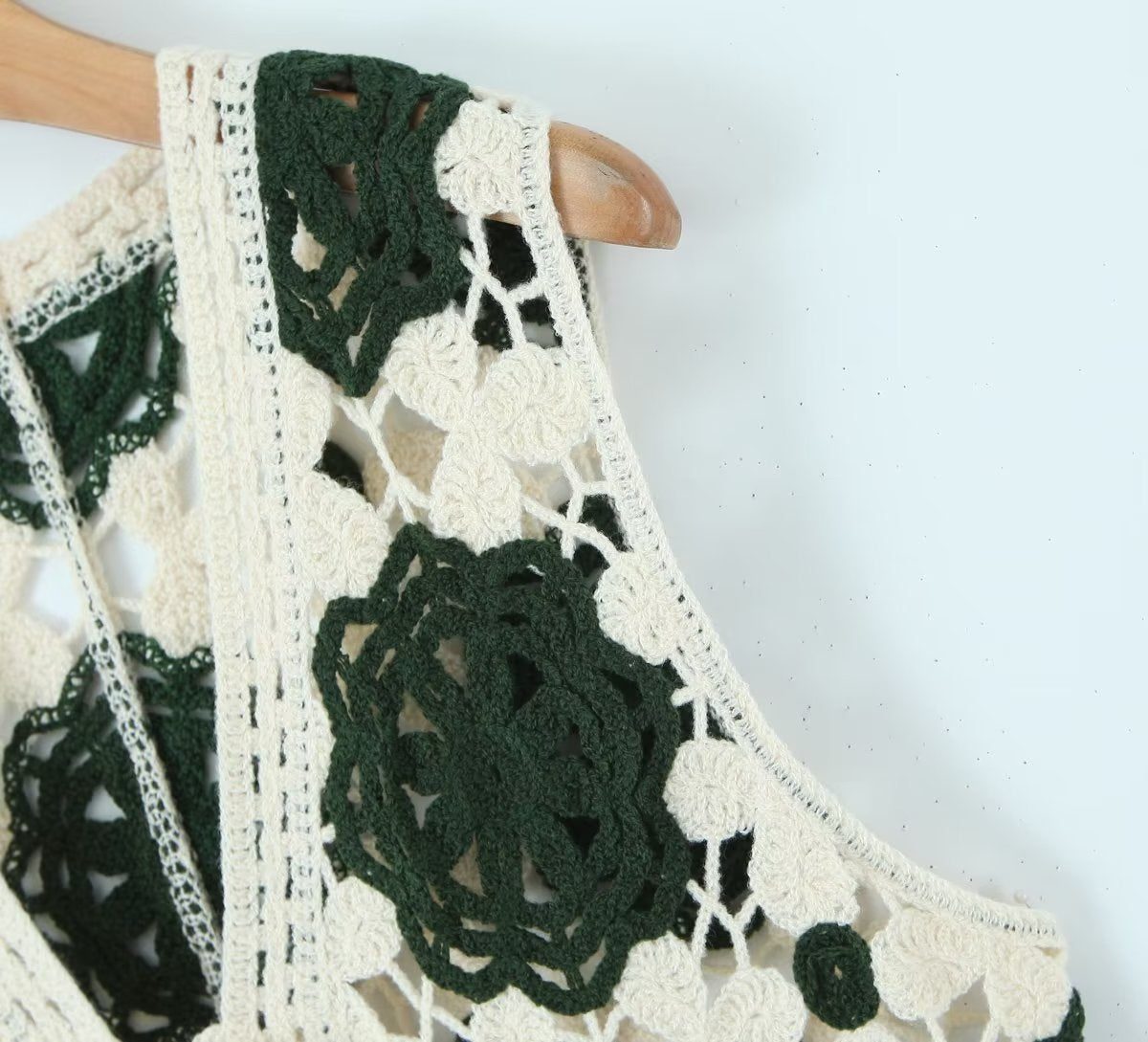 Spring Arrival Contrast Color Crocheted Top Comfort Casual Women Clothing Hong Kong Retro Hollow Out Cutout Design Vest Bella Mia