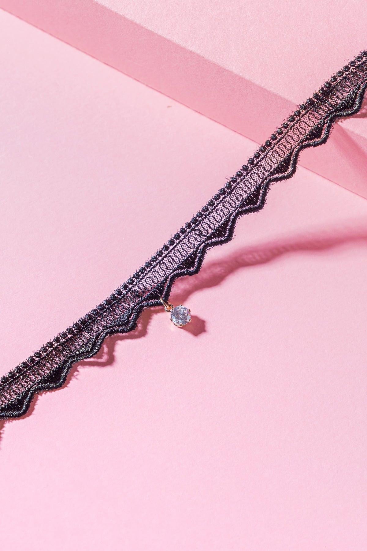 PRETTY IN LOVE CHOKER Flying Tomato