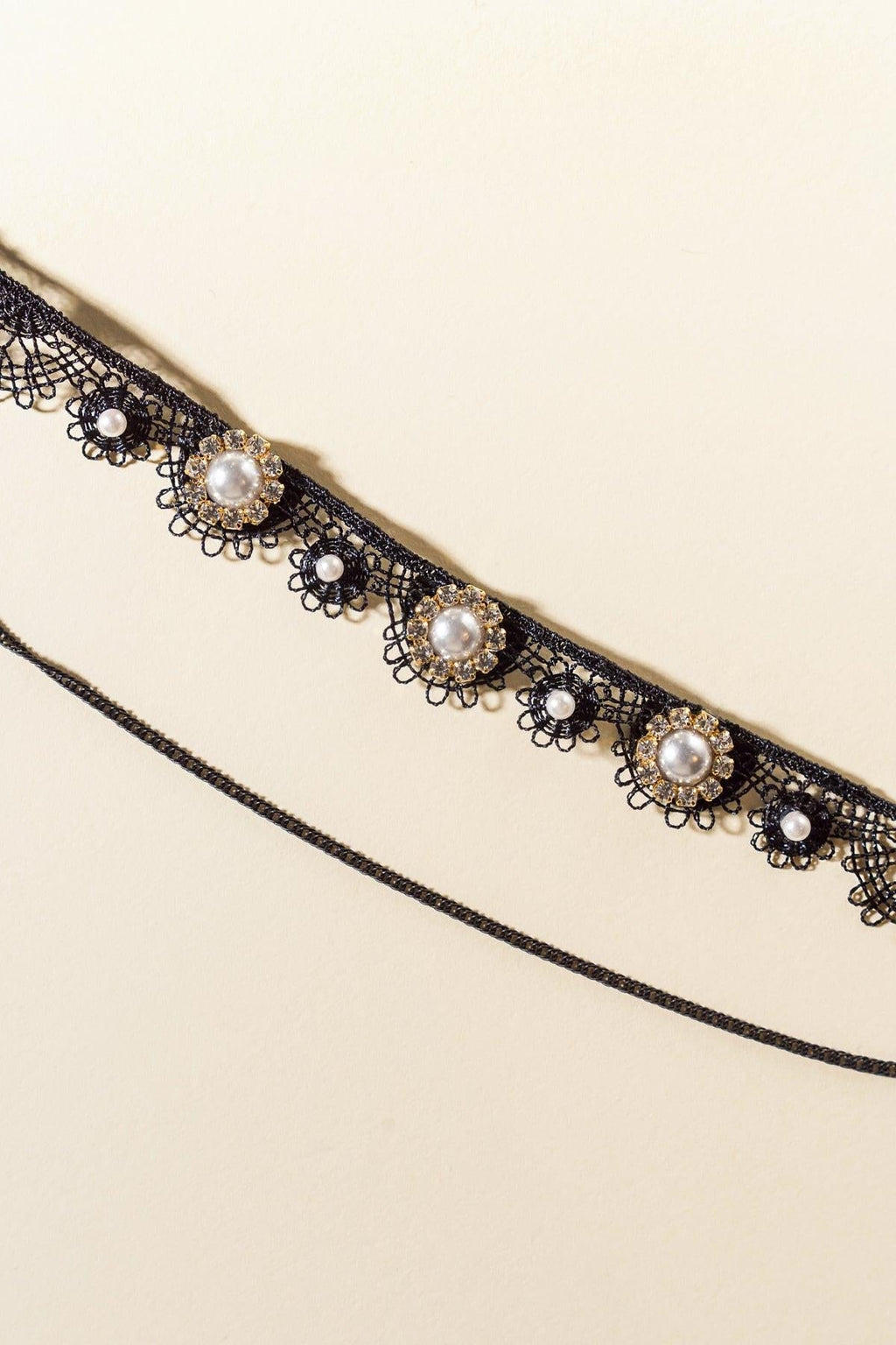MOON CRESCENT PEARLS CHOKER Flying Tomato