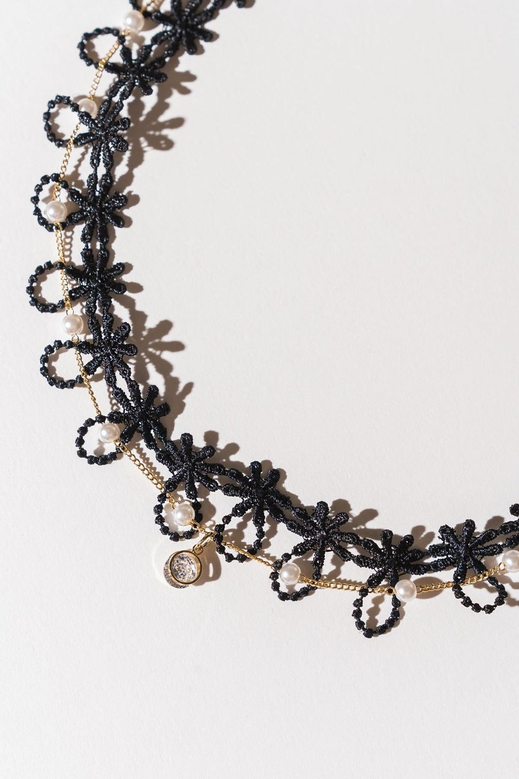 DAISY CHAIN PEARLS CHOKER Flying Tomato