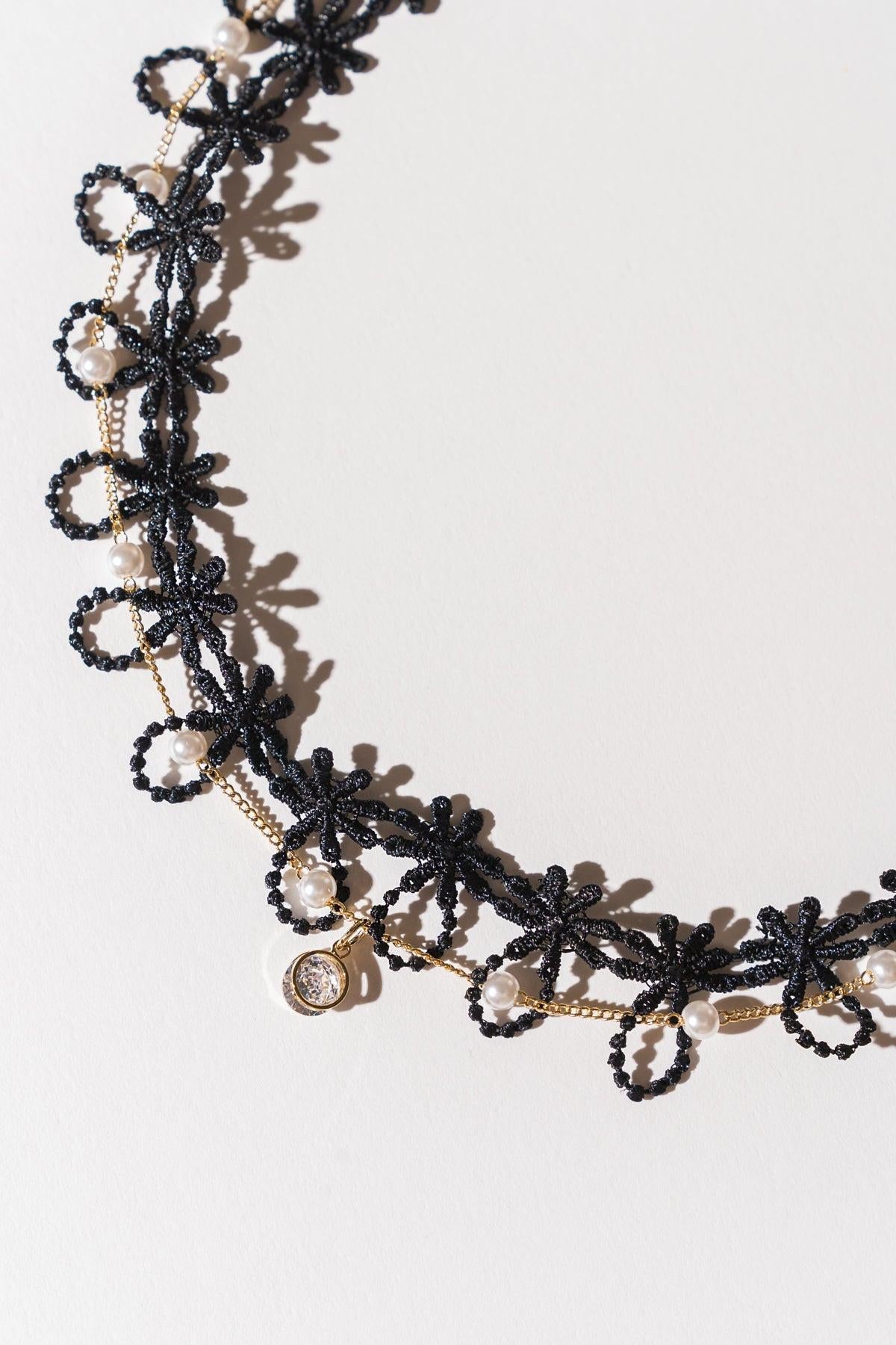 DAISY CHAIN PEARLS CHOKER Flying Tomato
