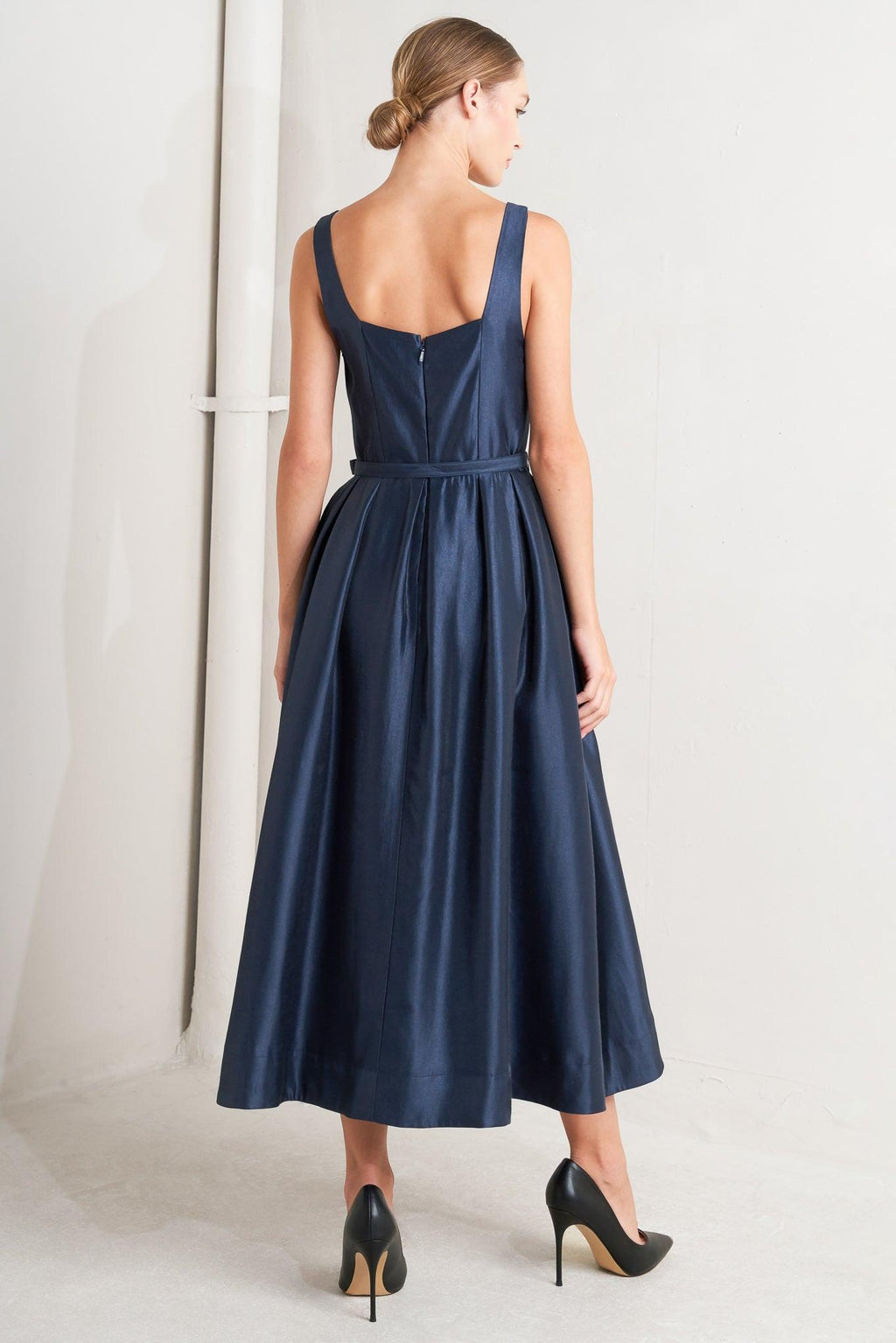 FEMME SILHOUETTE WOVEN MIDI DRESS Flying Tomato