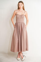 UNDERSTATED GLAM WOVEN TWILL MIDI DRESS Flying Tomato