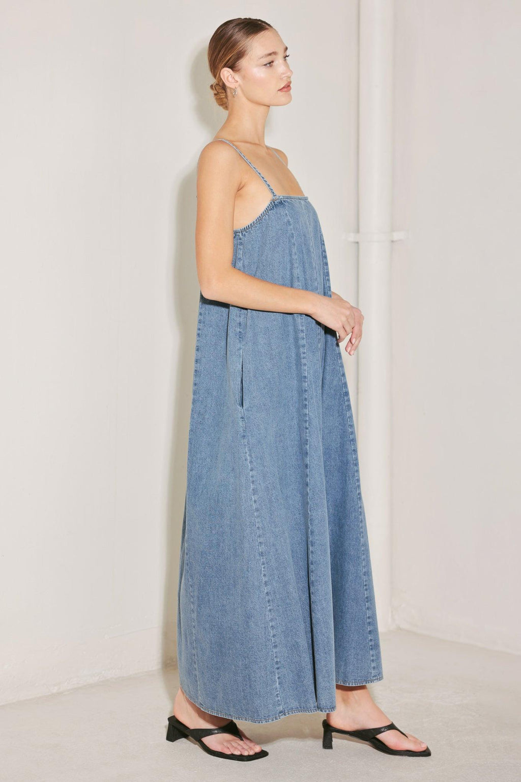 INDIGO WEEKEND THEORY DENIM MIDI DRESS Flying Tomato