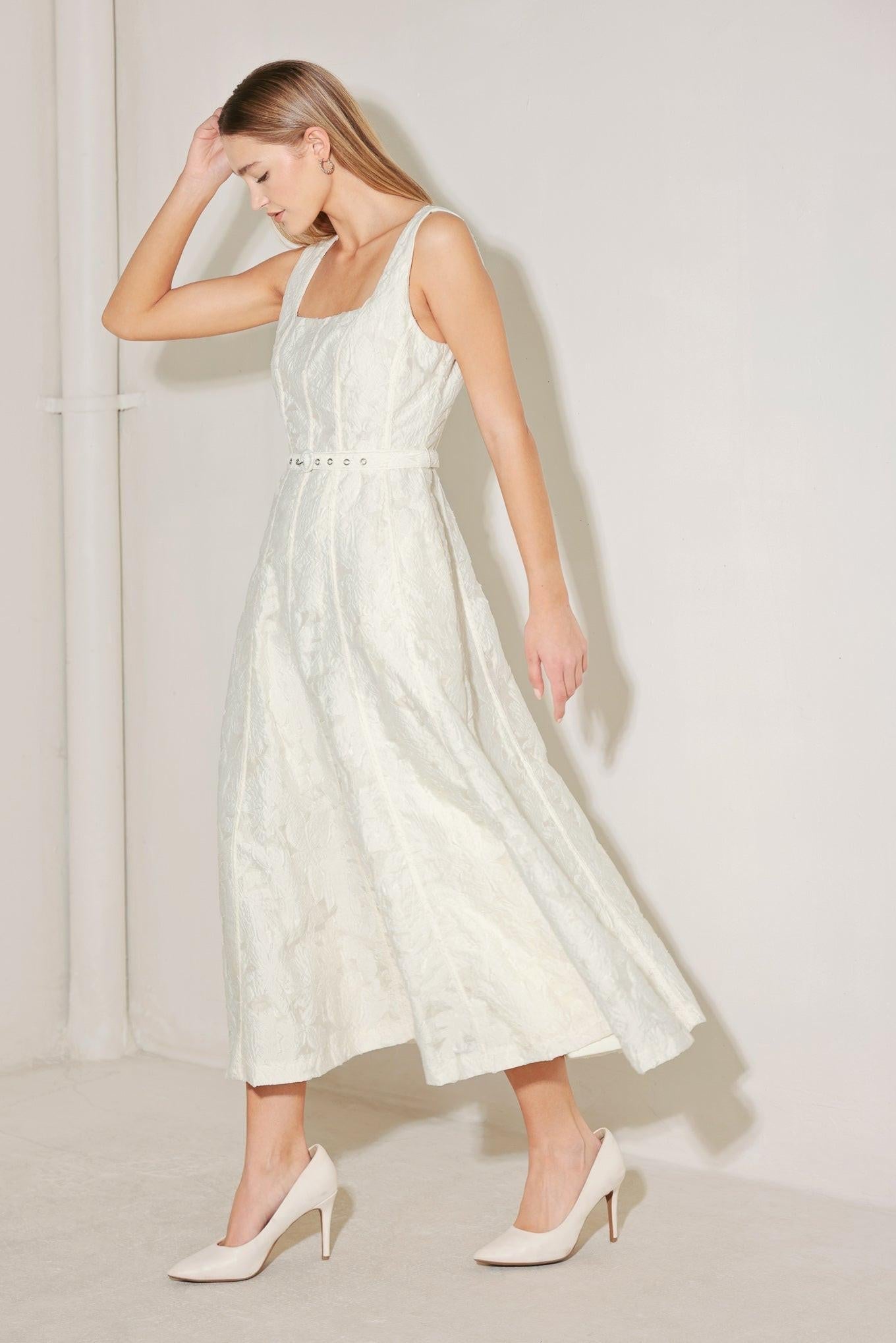 [PREORDER] LOVE IN SLOW MOTION WOVEN JACQUARD MIDI DRESS Flying Tomato