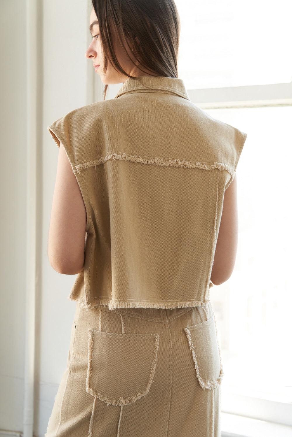 BETWEEN THE PAGES WOVEN TWILL VEST Flying Tomato