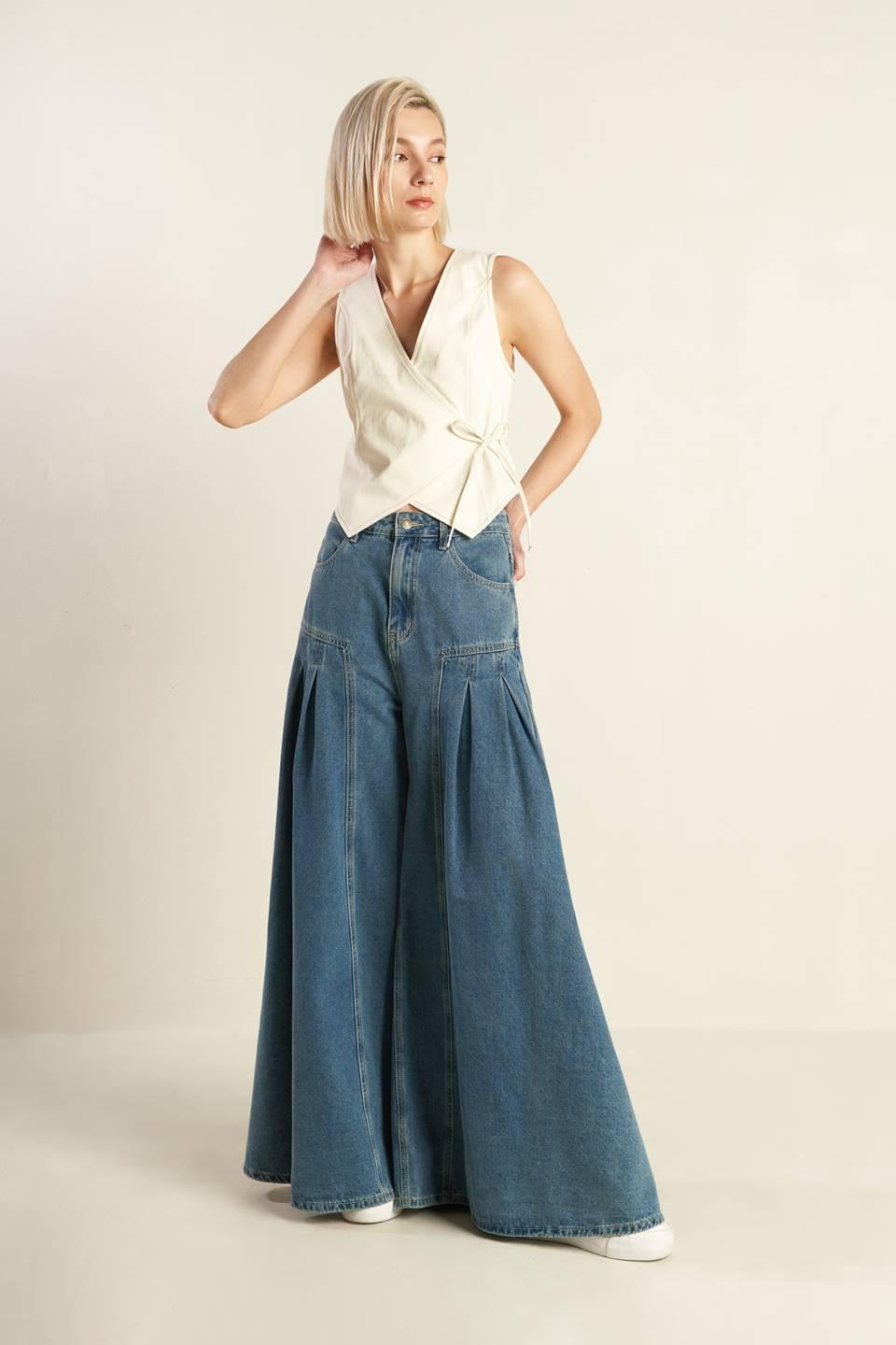 WATCHING THE WIND WOVEN VEST Flying Tomato