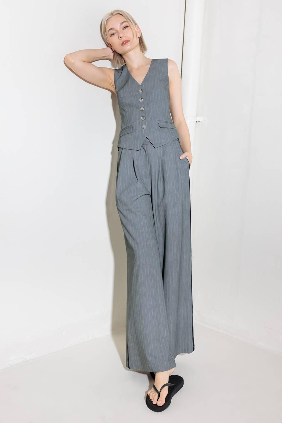 SMILE BRIGHT IN GREY WOVEN VEST Flying Tomato