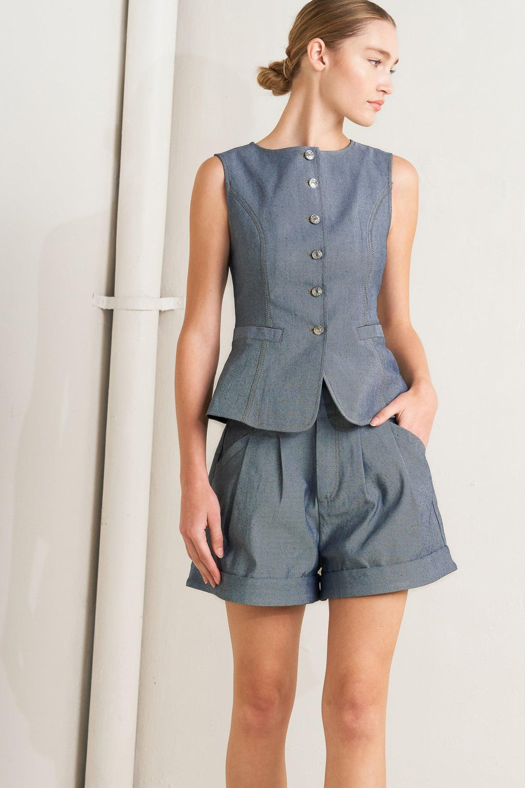 CONFIDENTLY COOL TAILORED WOVEN VEST Flying Tomato