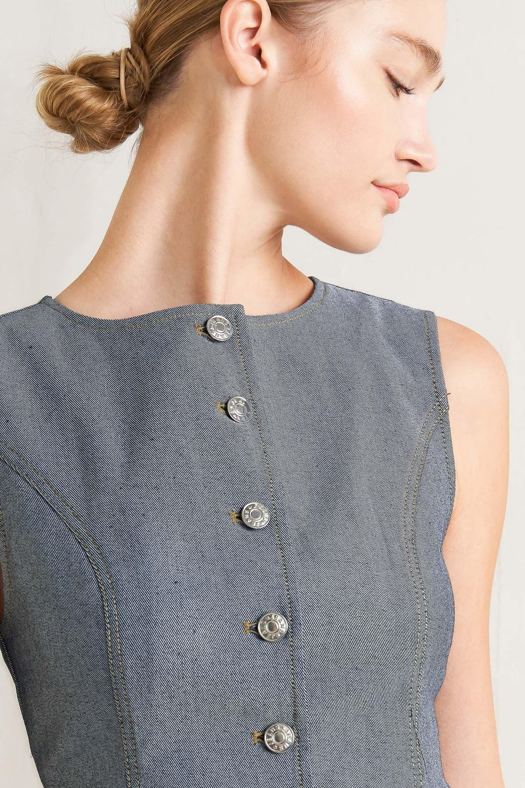 CONFIDENTLY COOL TAILORED WOVEN VEST Flying Tomato