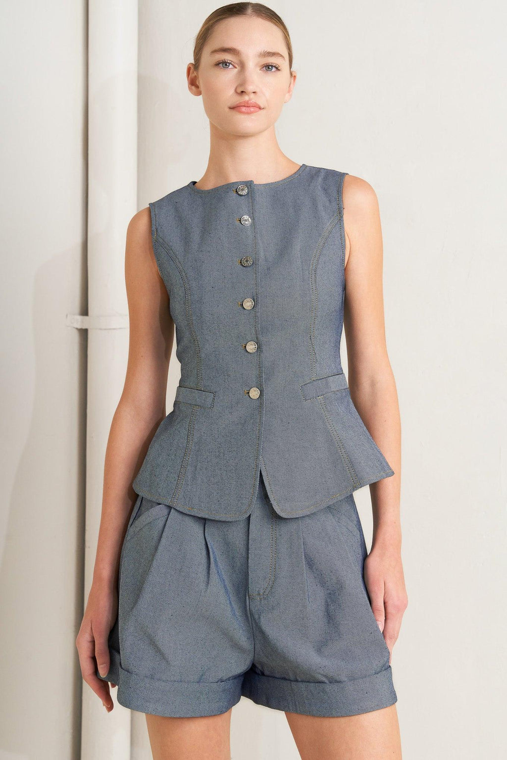CONFIDENTLY COOL TAILORED WOVEN VEST Flying Tomato