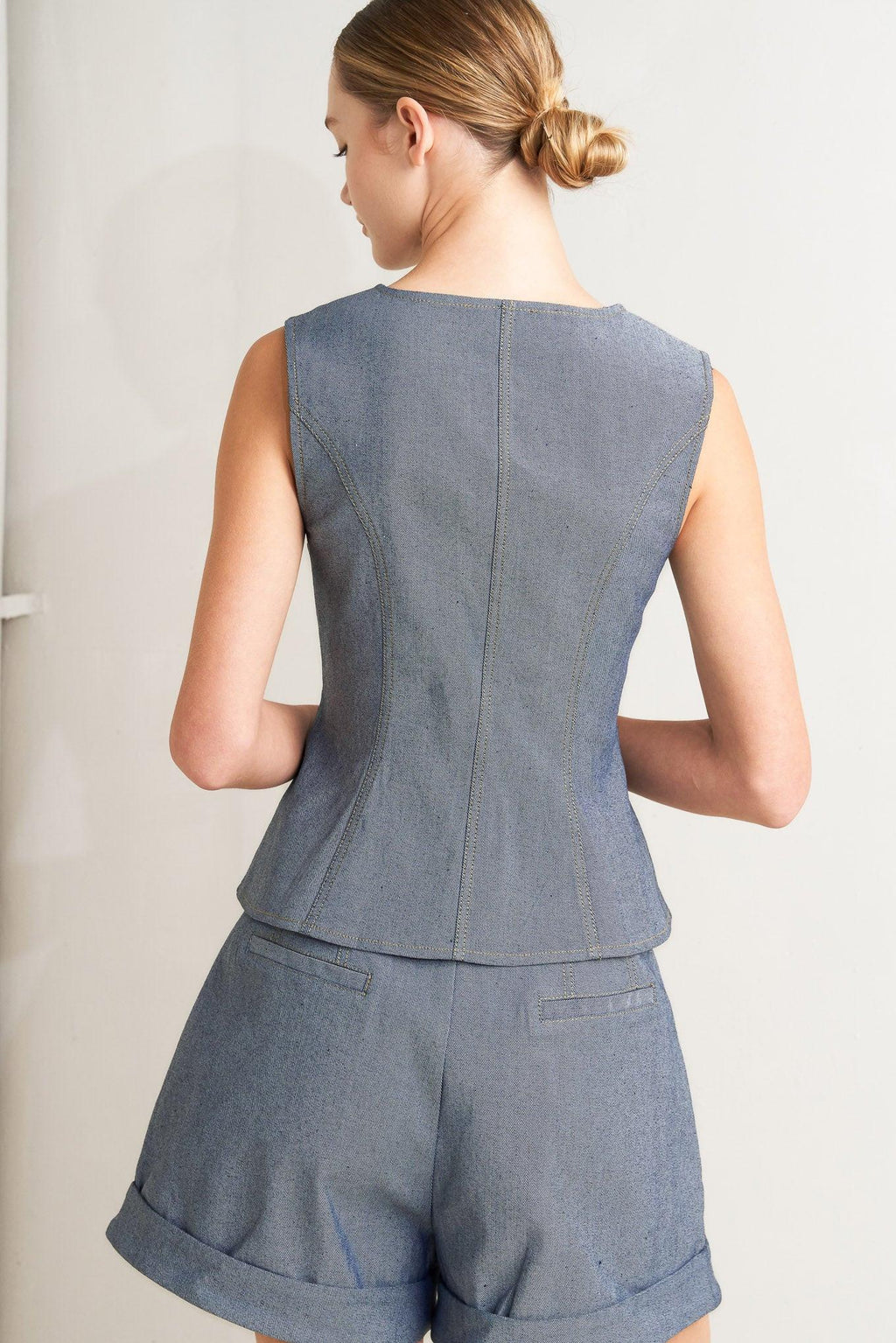 CONFIDENTLY COOL TAILORED WOVEN VEST Flying Tomato