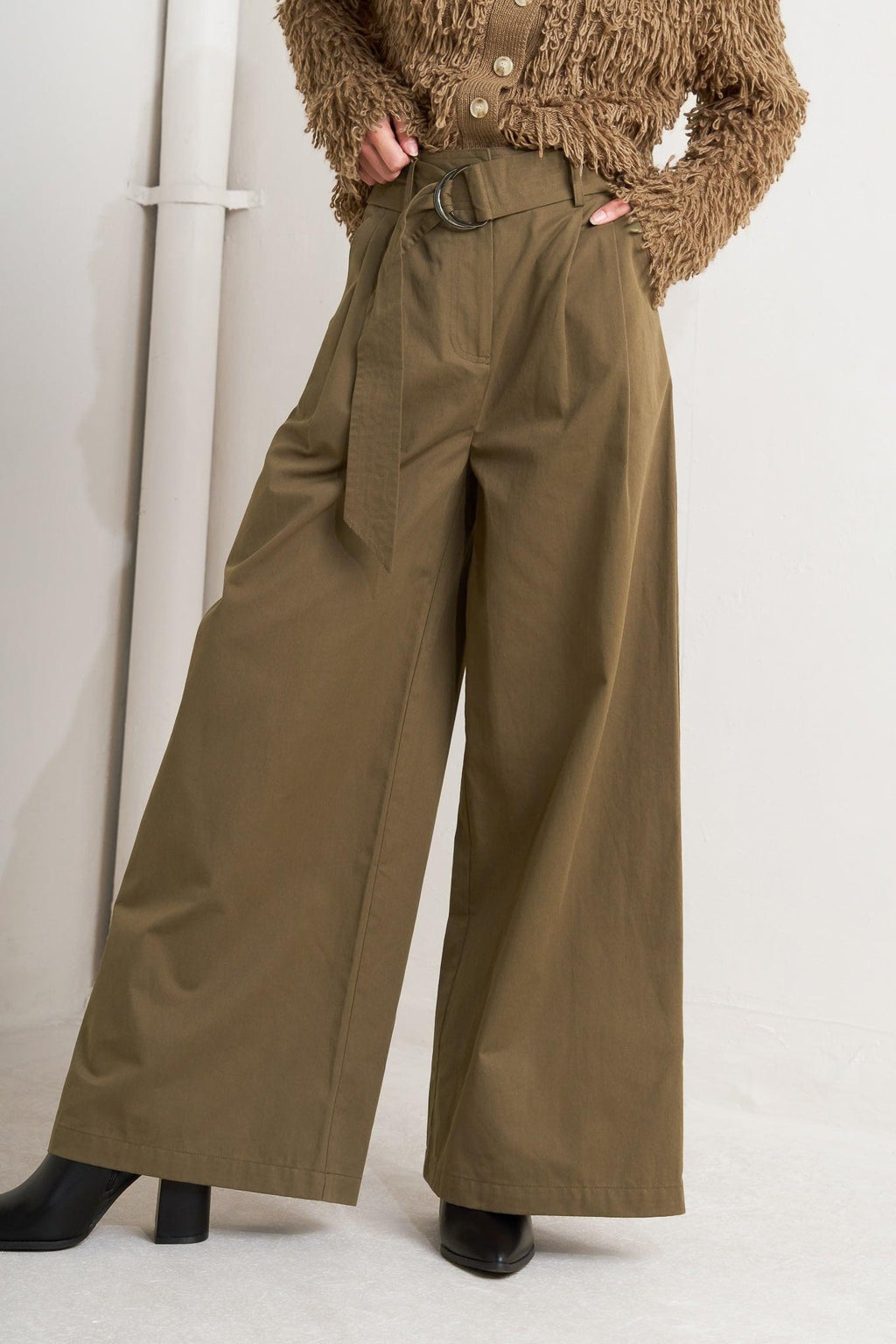 ELEGANCE UNVEILED WOVEN PANTS Flying Tomato