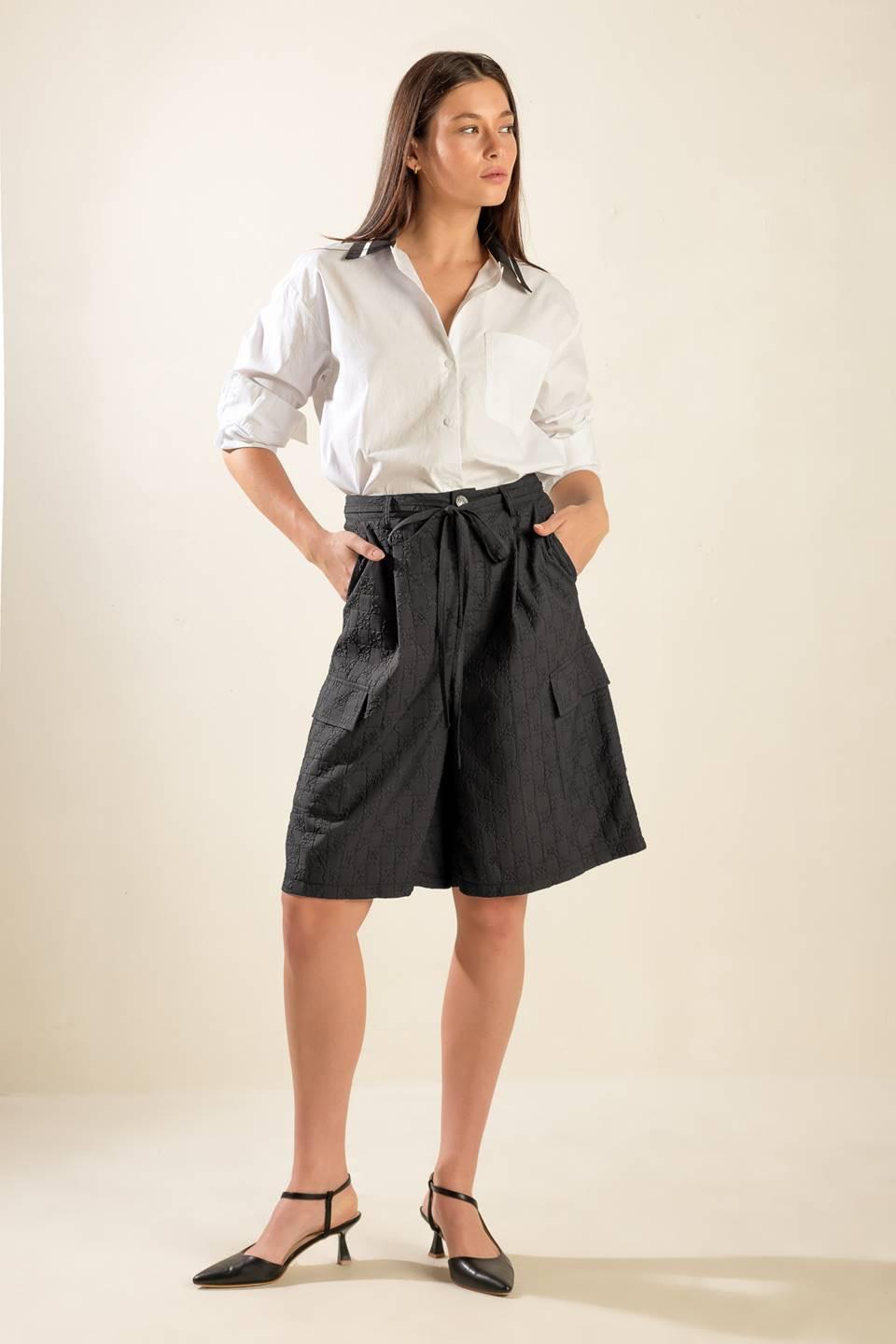 SEE WHAT HAPPENS WOVEN BERMUDA SHORTS Flying Tomato