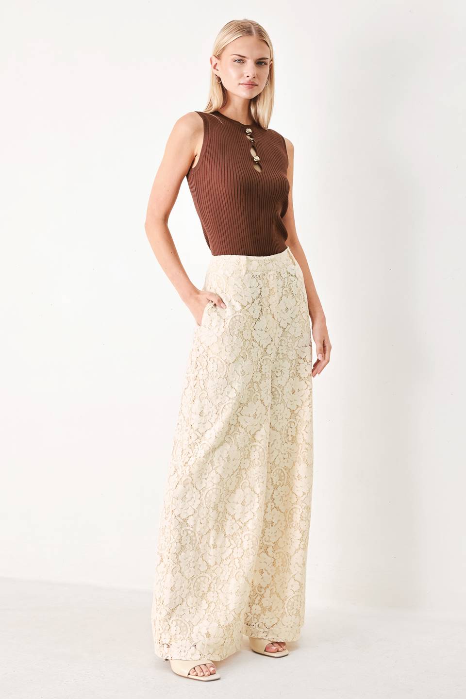 DELICATE BEAUTY WOVEN LACE PANTS Flying Tomato