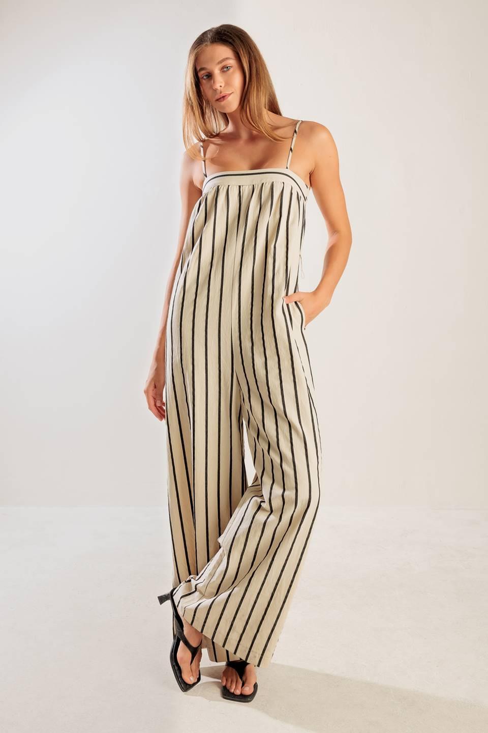 JUST THE BEGINNING WOVEN JUMPSUIT Flying Tomato
