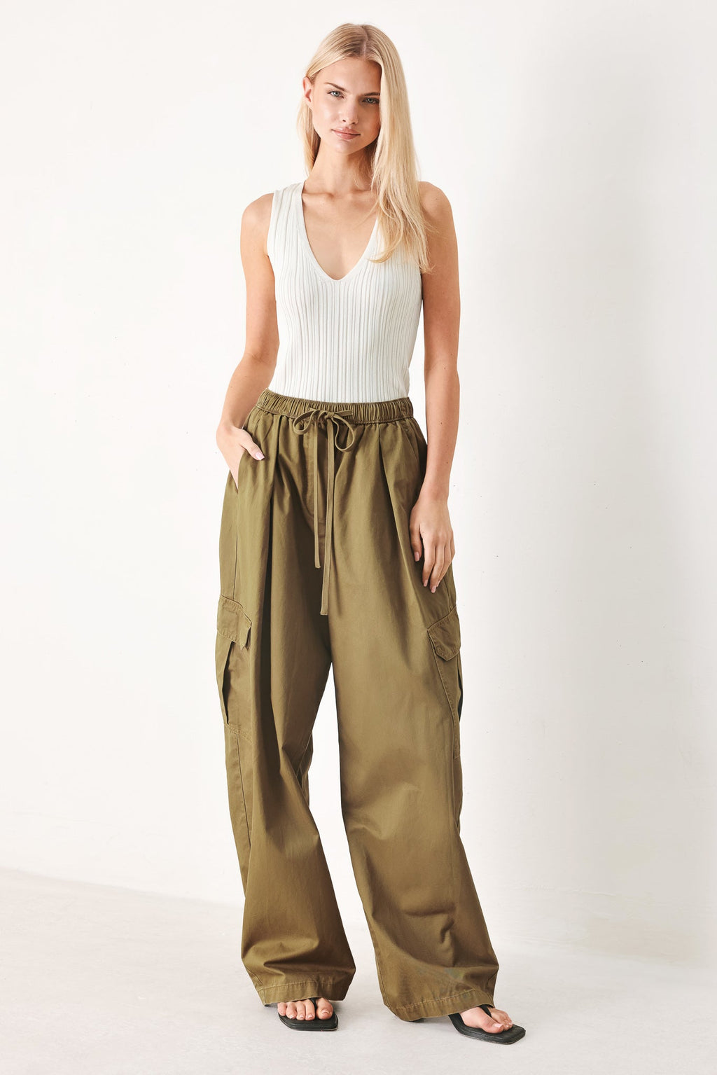 STAY IN MOTION WOVEN BARREL PANTS Flying Tomato