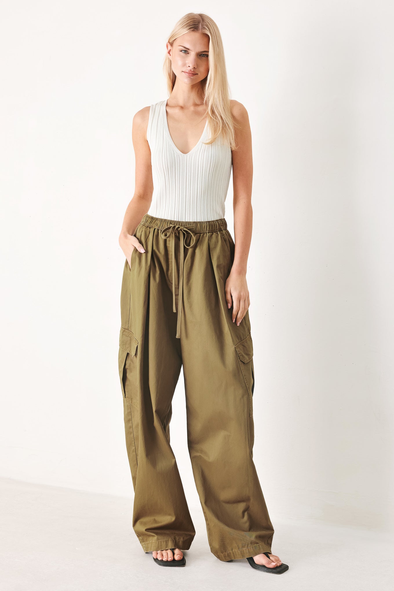 STAY IN MOTION WOVEN BARREL PANTS Flying Tomato
