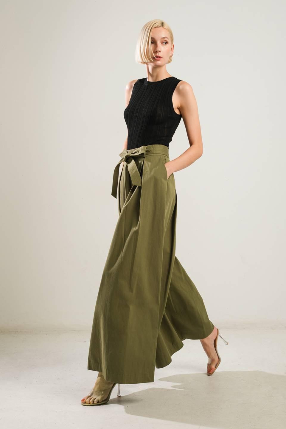 BE RIGHT BACK BLACK SWEATER TOP Flying Tomato