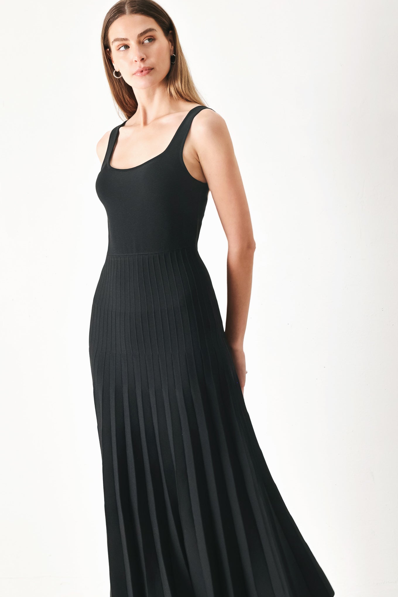 MONO FORM SWEATER KNIT MIDI DRESS Flying Tomato