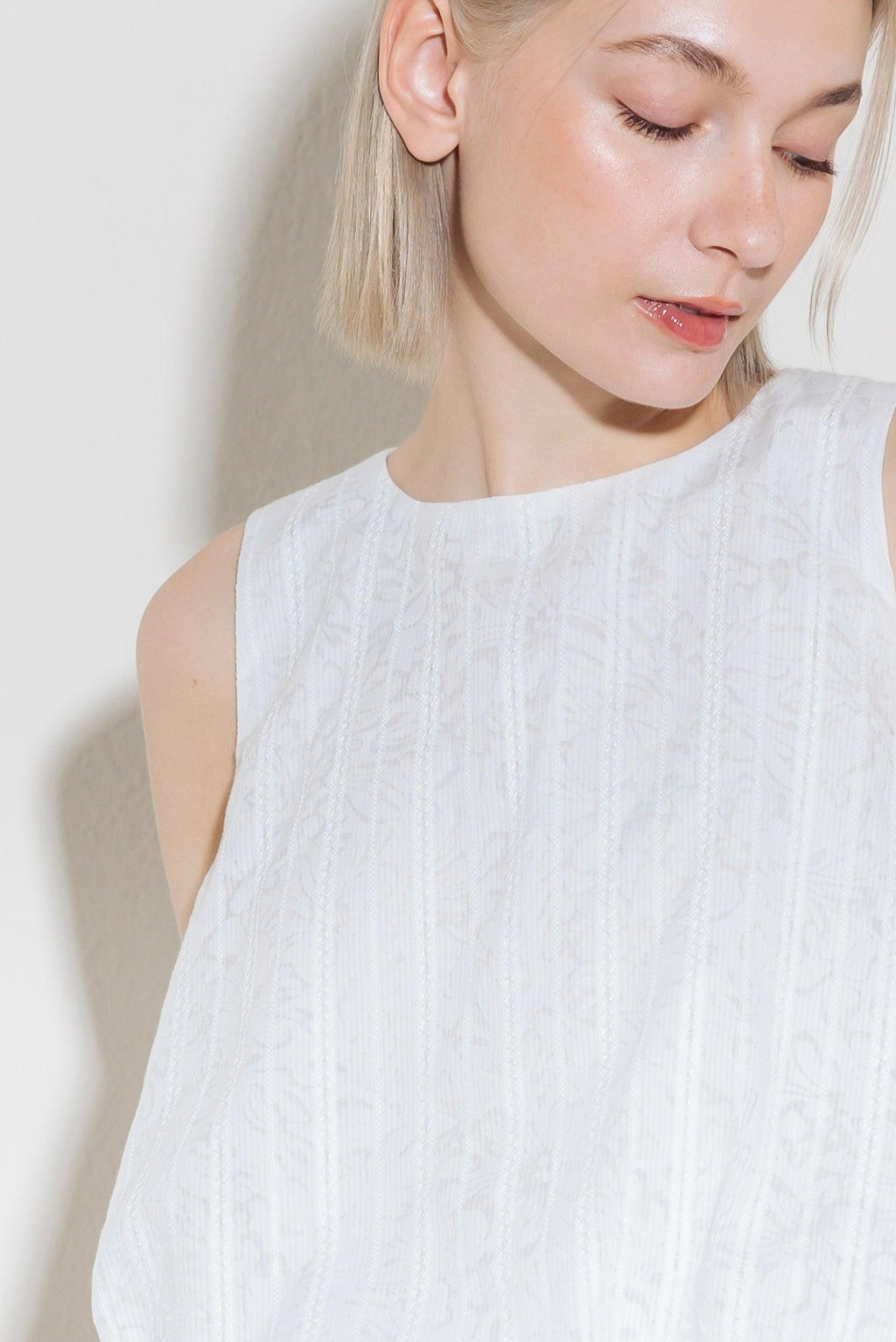 TIMELESS WITH EDGE WOVEN LACE TOP Flying Tomato