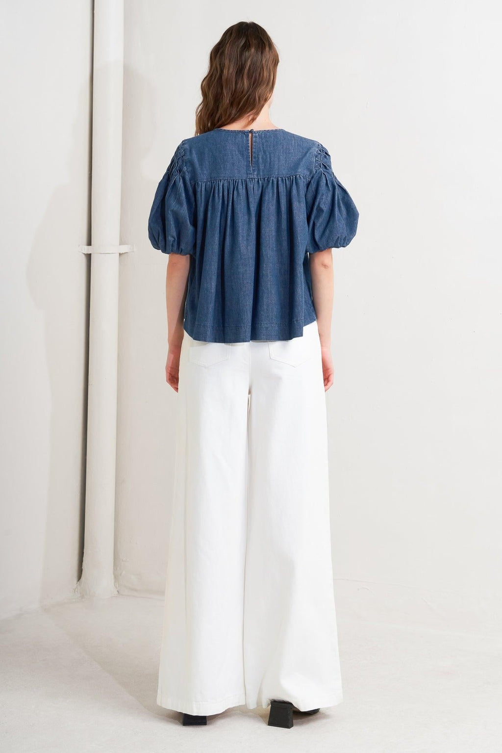 COTTAGE SPELL CHAMBRAY TOP Flying Tomato
