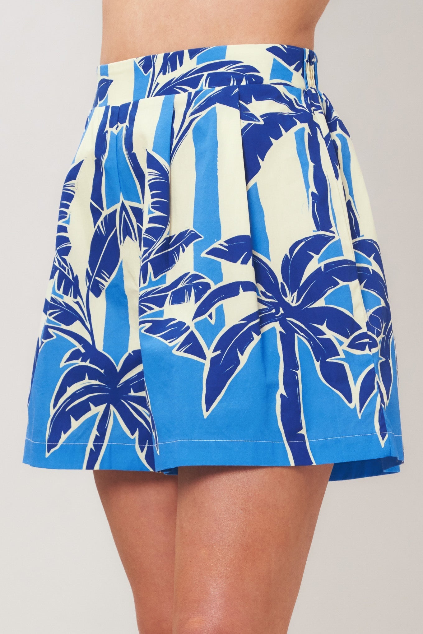 NOIR RESORT WOVEN SHORTS Flying Tomato