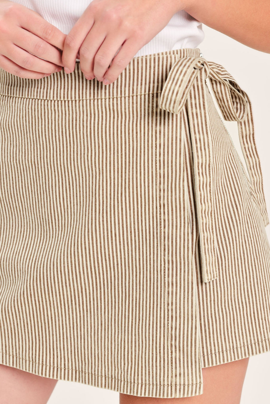 MODERN STRIPE WOVEN SKORT Flying Tomato