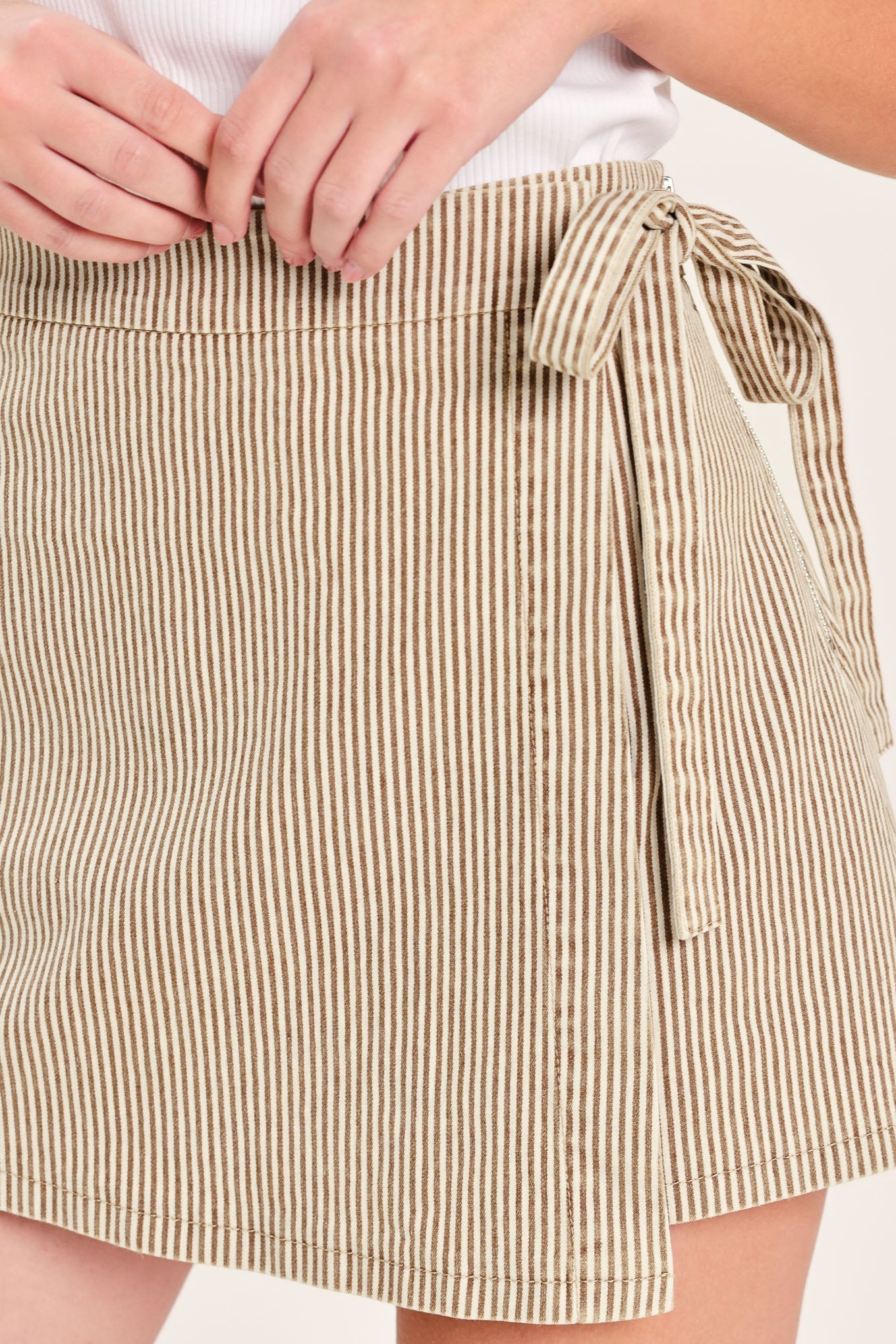 MODERN STRIPE WOVEN SKORT Flying Tomato