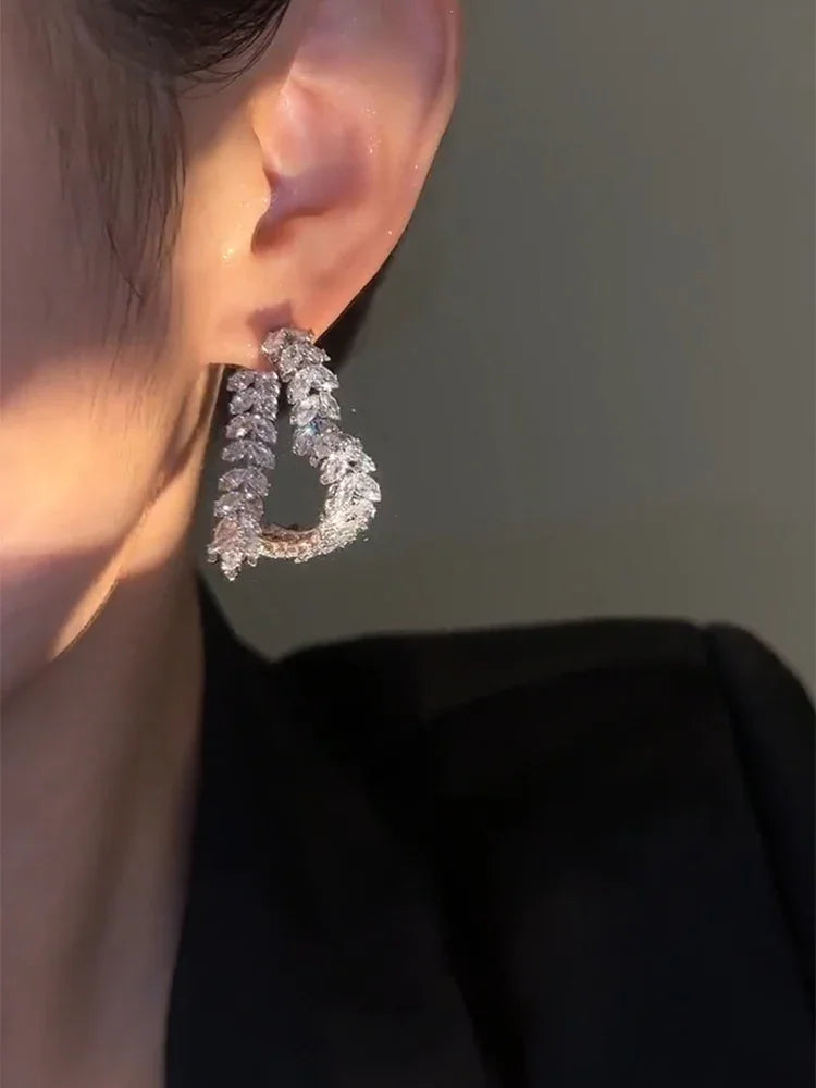 Light Extravagant Love Heart Women's Wheat Minimalist Fancy Earrings