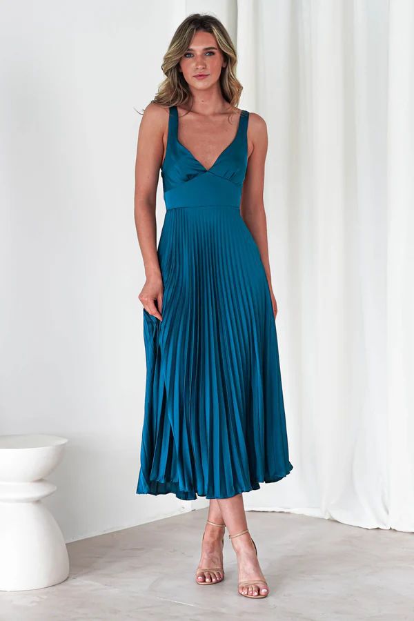 Summer Women Clothing Solid Color Pleated Sexy V neck Strap Dress Bella Mia