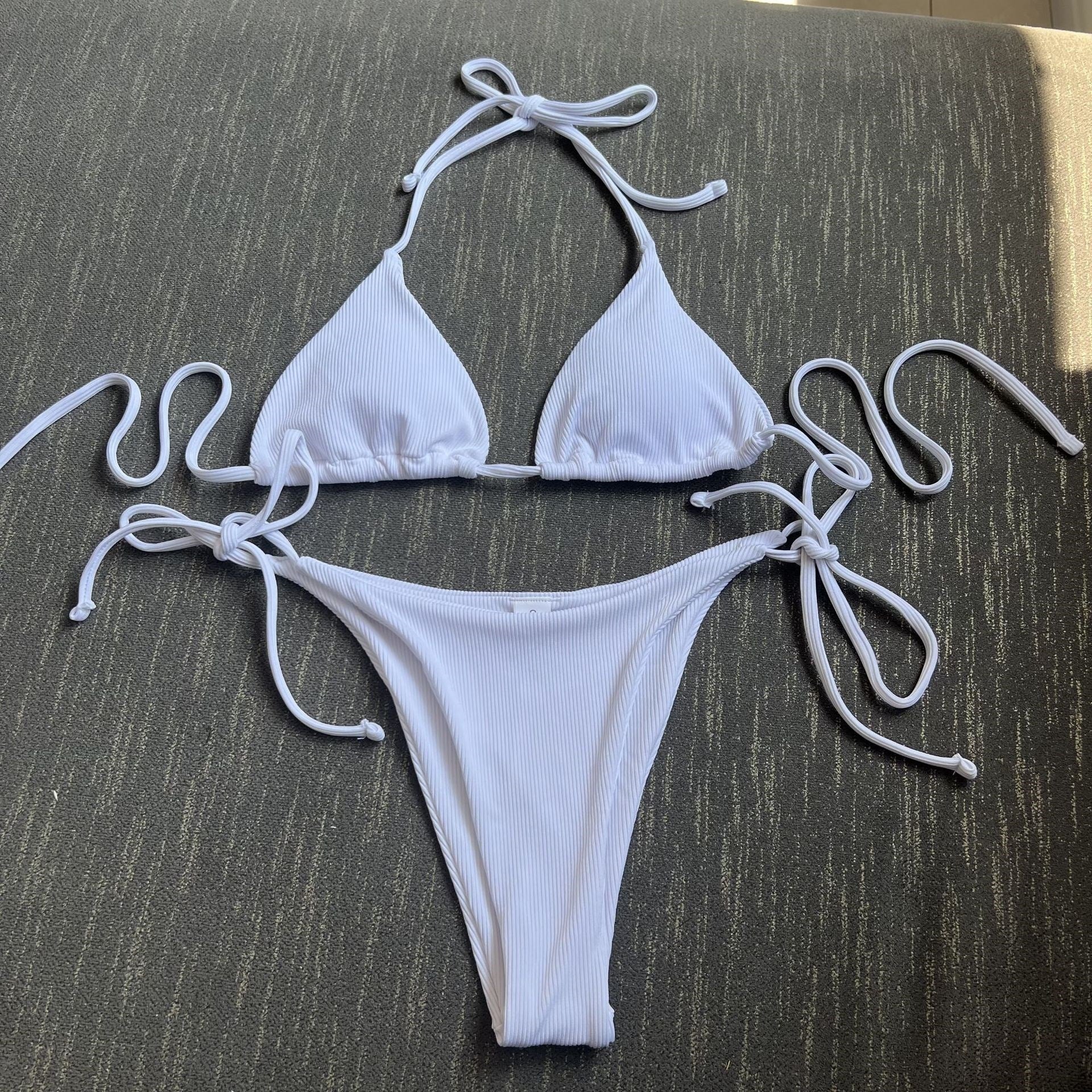 Sexy Three Point Bikini Split Swimsuit Women Beach Spring Swimsuit Bikini Bella Mia
