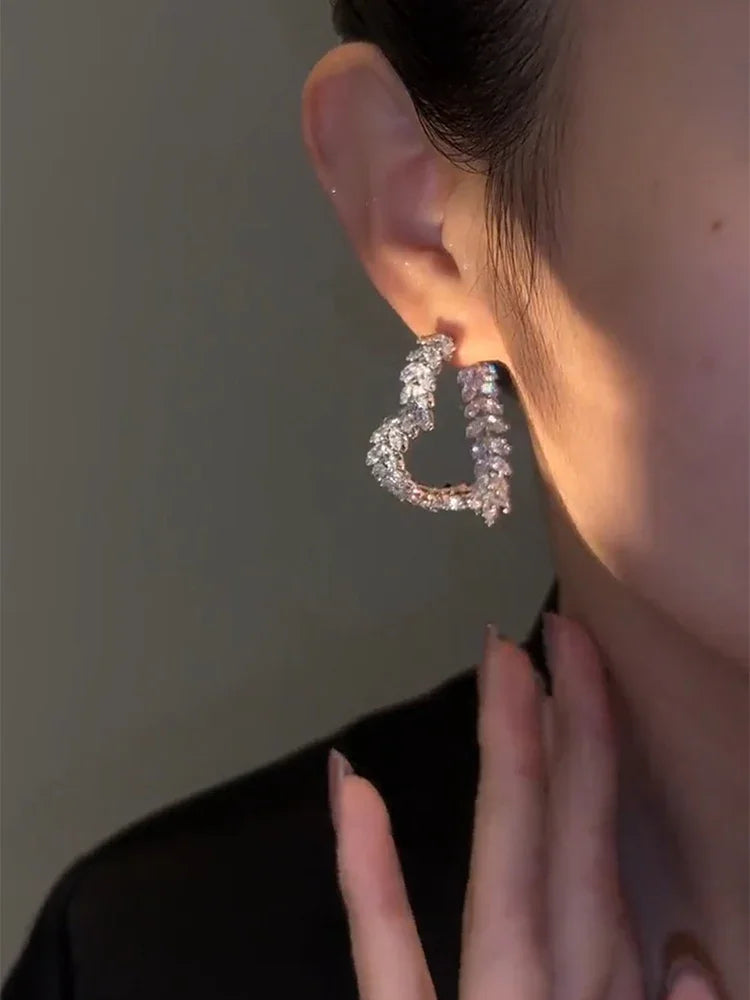 Light Extravagant Love Heart Women's Wheat Minimalist Fancy Earrings