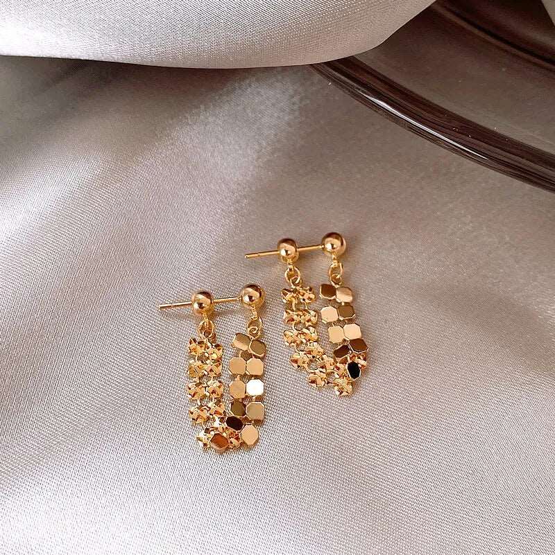 2023 New Arrival Korean Light Luxury Elegant Tassel Metal Geometric Hoop Earrings For Women Fashion Simple Jewelry Party Gifts