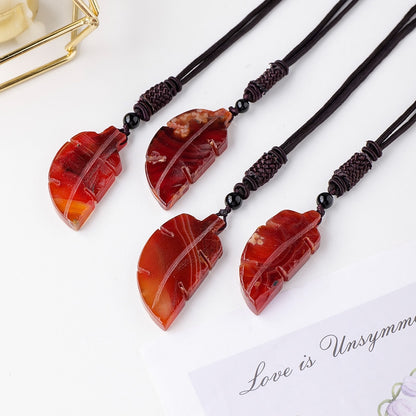 Mineraali Natural Carnelian Crystal Leaf Shaped Pendant Healing Red Agate Crystal Gems Black Knitting Rope Necklaces Accessories