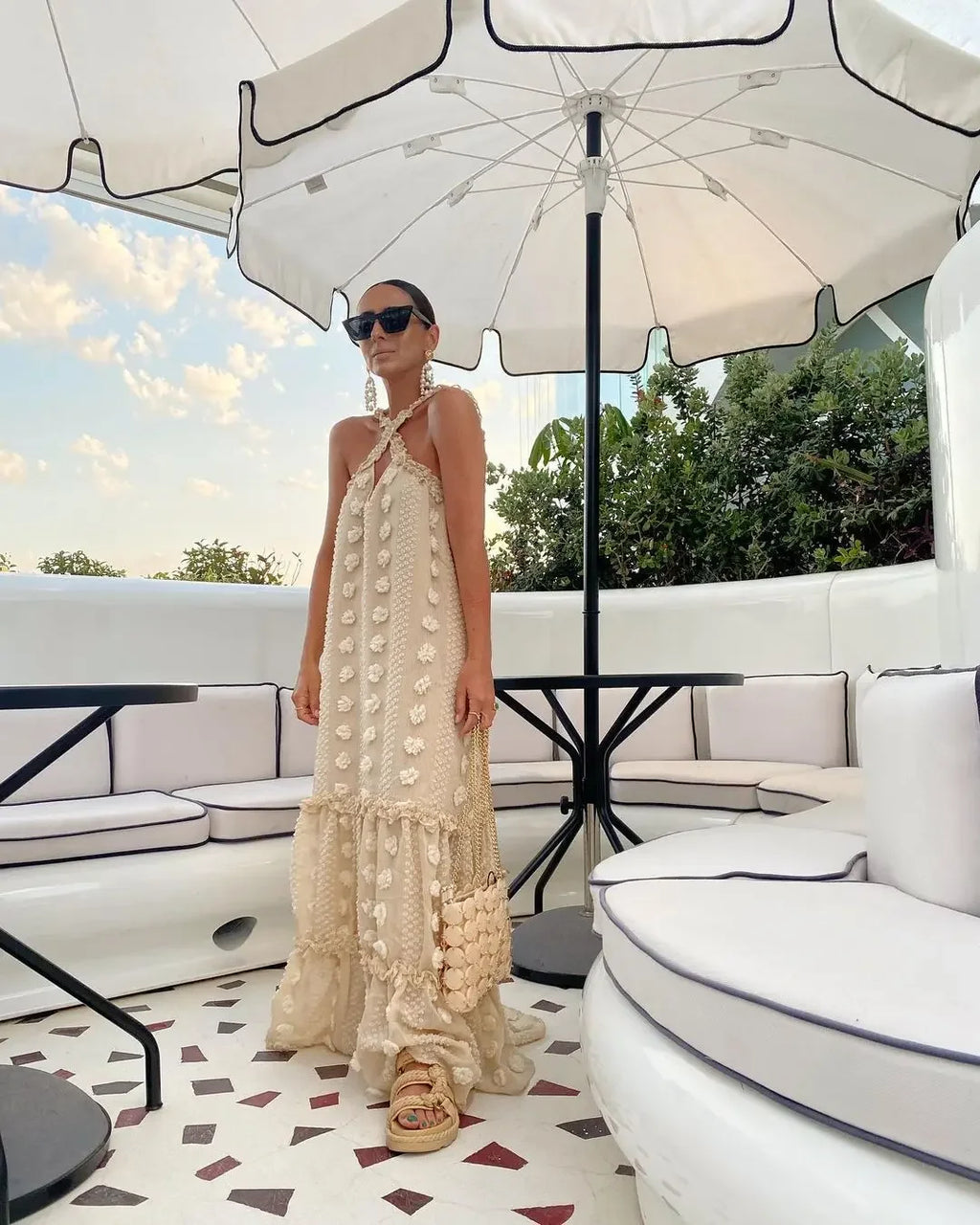 Fashionable neck, floral, floor sweeping cake dress