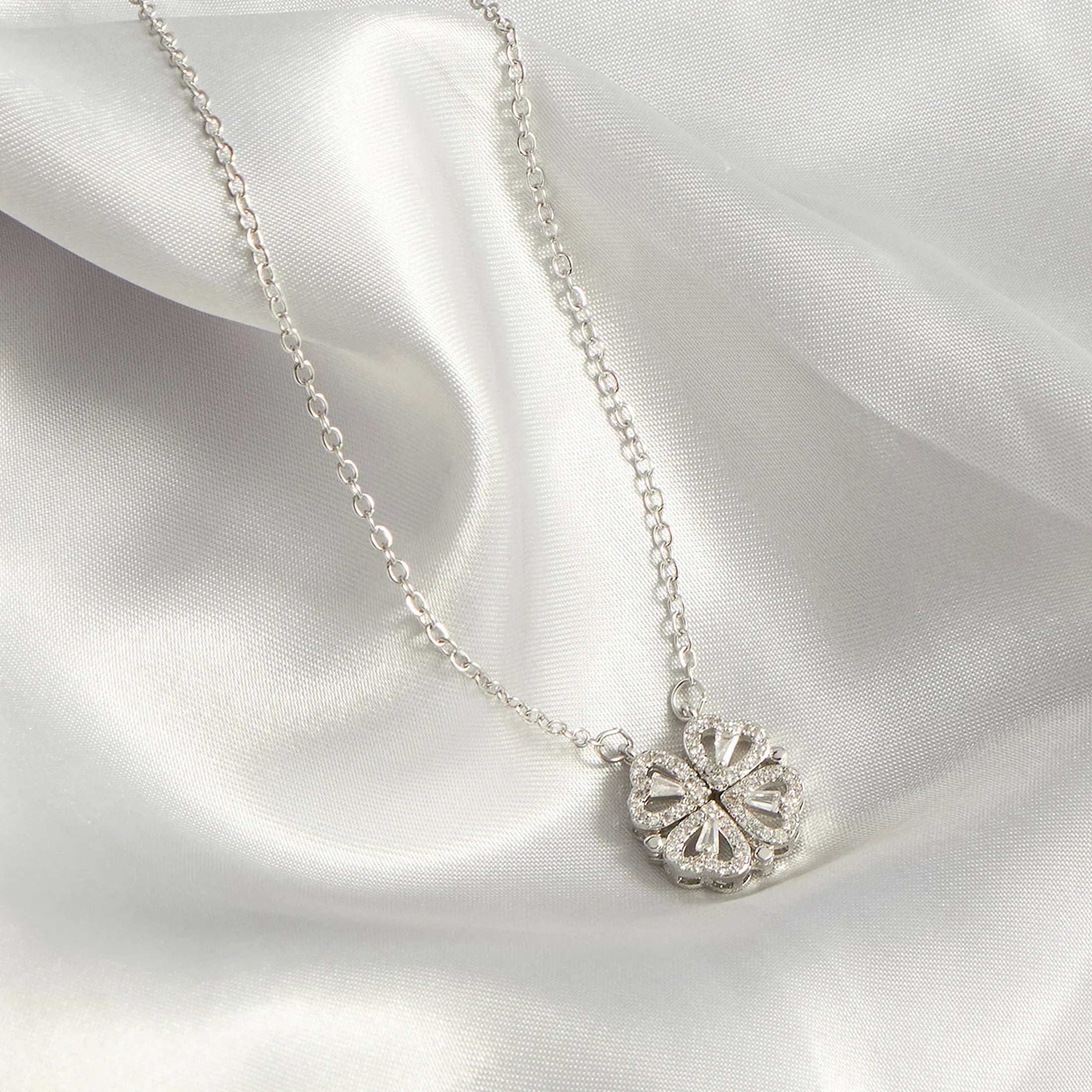 One Four-leaf clover lady small crowd necklace pendant titanium steel necklace lady jewelry LUXLIFE BRANDS