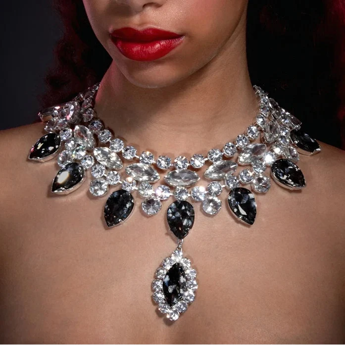 Rhinestone Water Drop Pendant Necklace & Earring Set