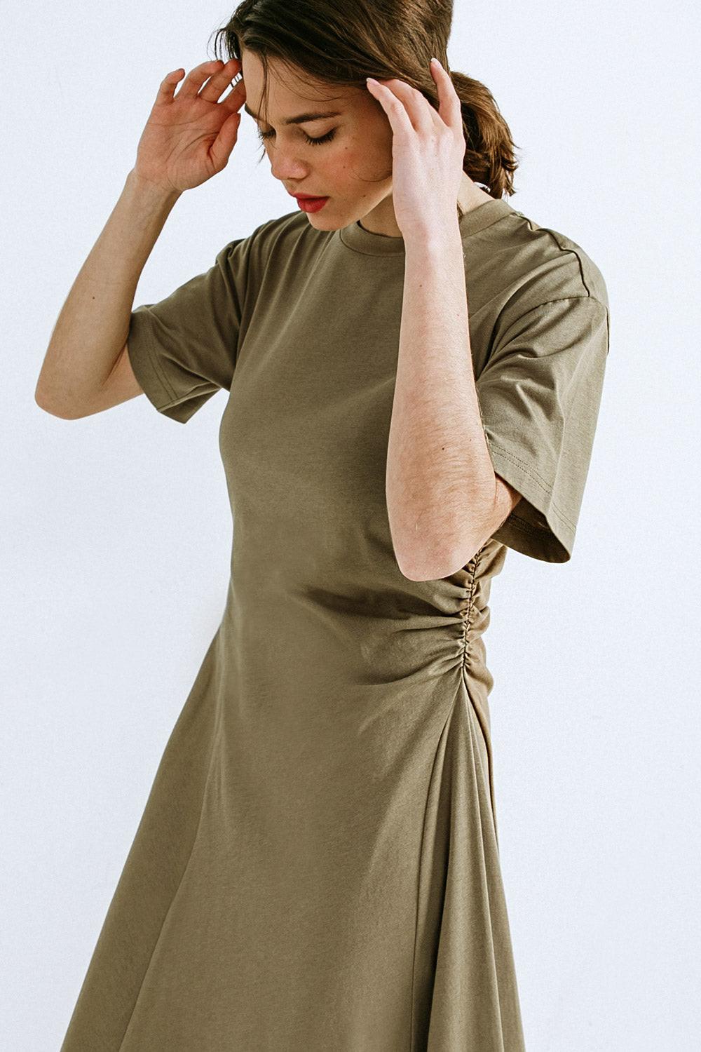 RIGHT ON CUE KNIT MIDI DRESS Flying Tomato