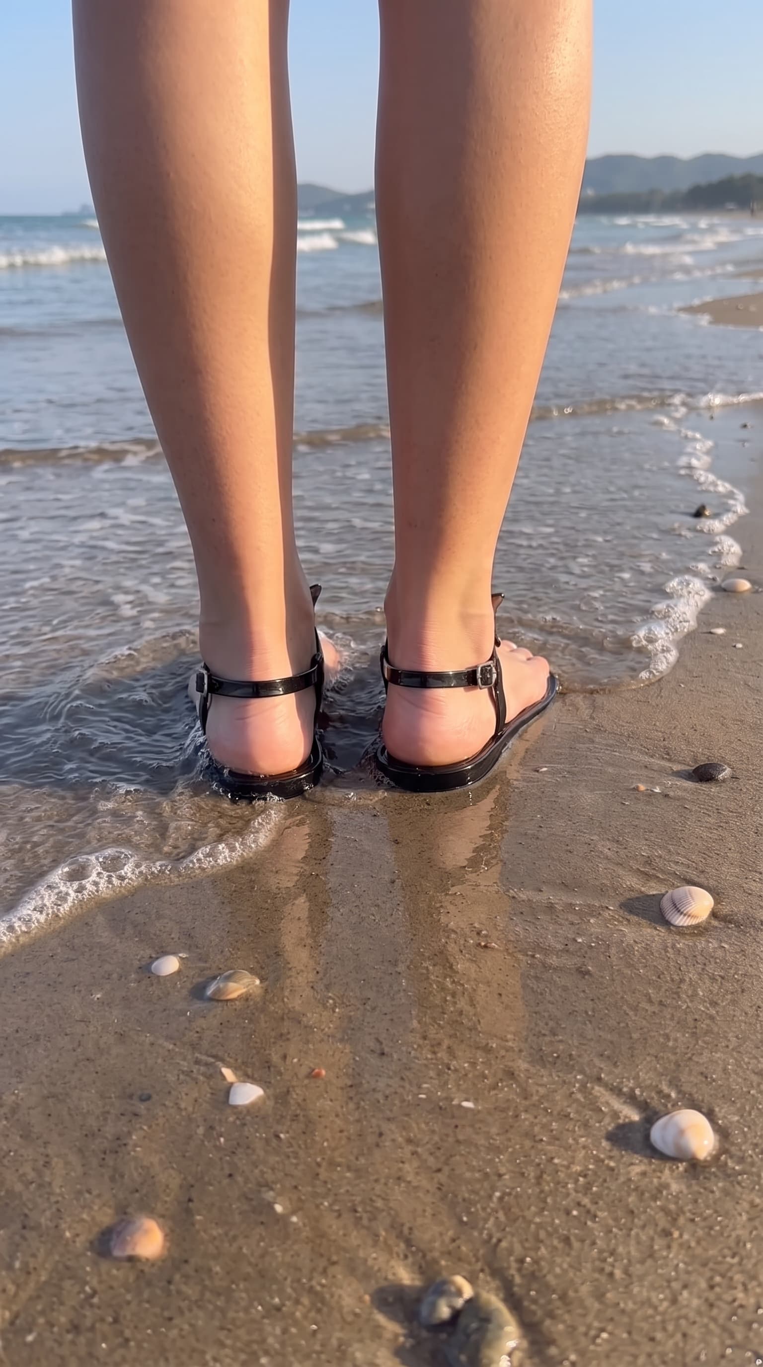 ALIANA Black Gel Beach Sandals